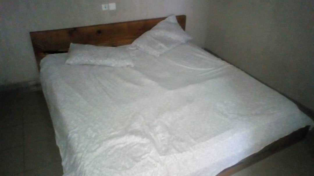 N° 4292 :
                            Immeuble commercial à louer , Adidogome, Lome, Togo : 100 000 XOF/mois